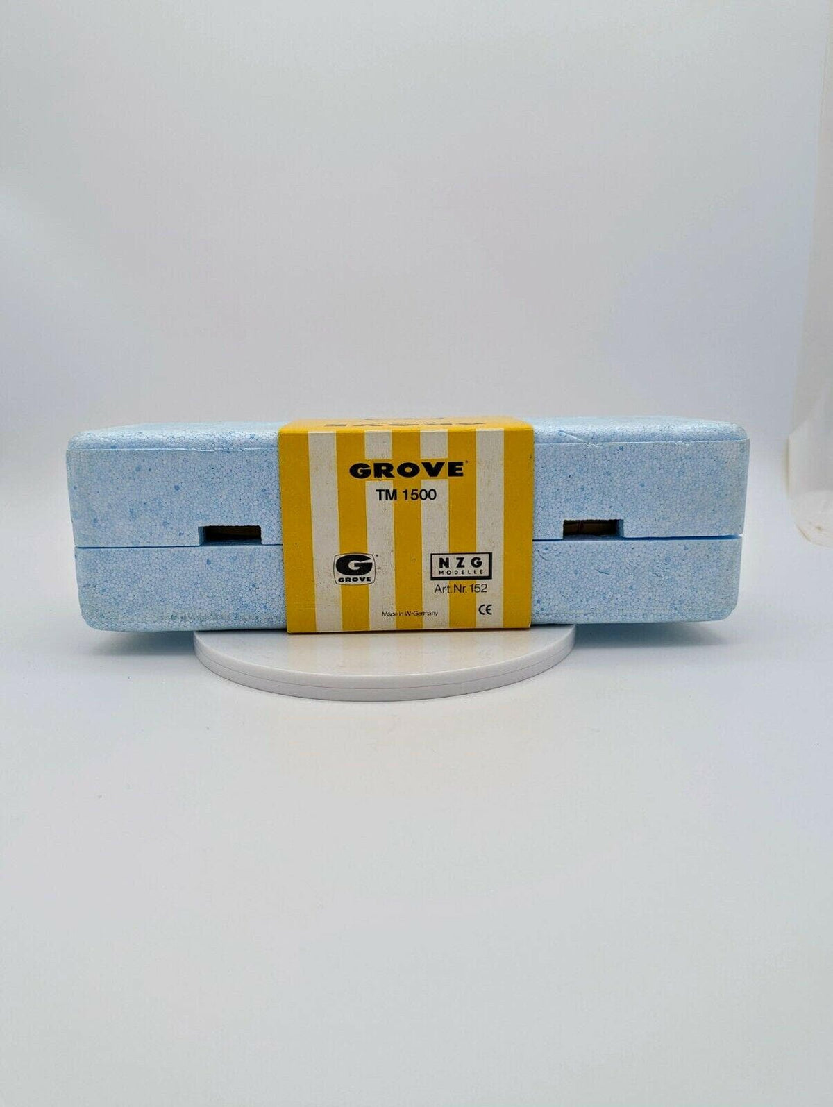 1/50 NZG Grove TM 1500 152 6 Axle Crane Truck