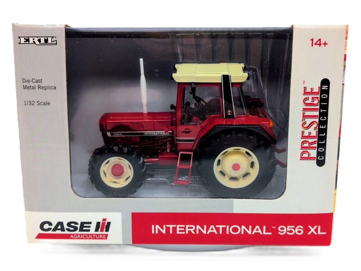 1/32 International Harvester 956XL FWA Tractor Prestige Collection