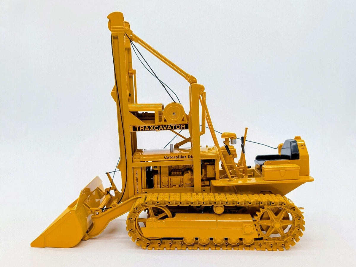 1/16 Cat D2 Track-Type Tractor With Loader Traxcavator