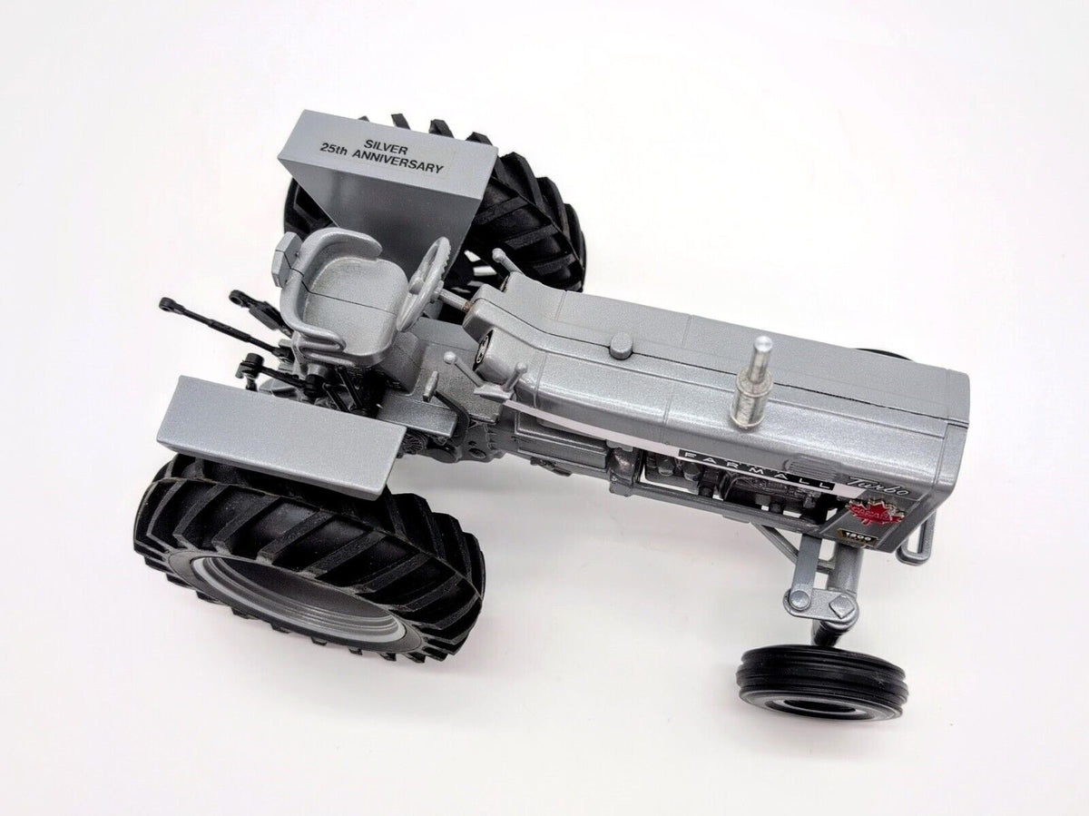 1/16 International Harvester 1206 Tractor, Silver, 2010 Ontario Toy Show