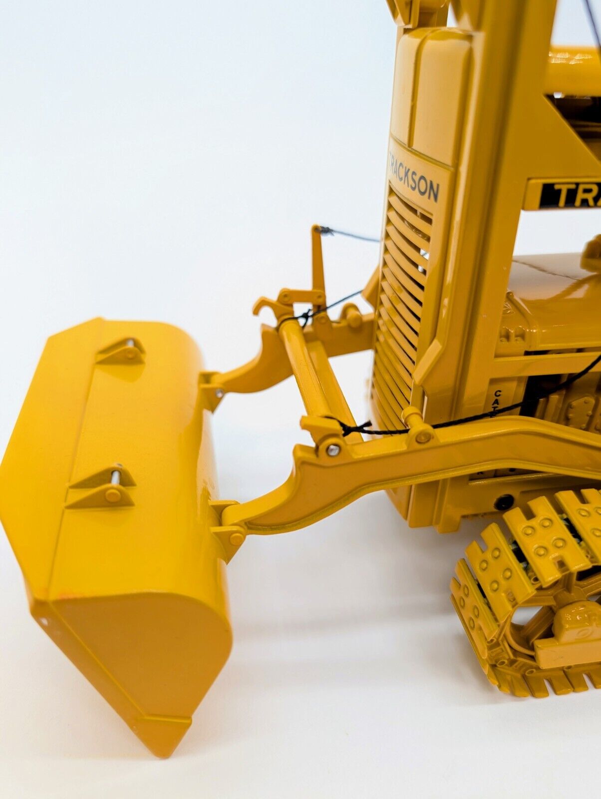 1/16 Cat D2 Track-Type Tractor With Loader Traxcavator