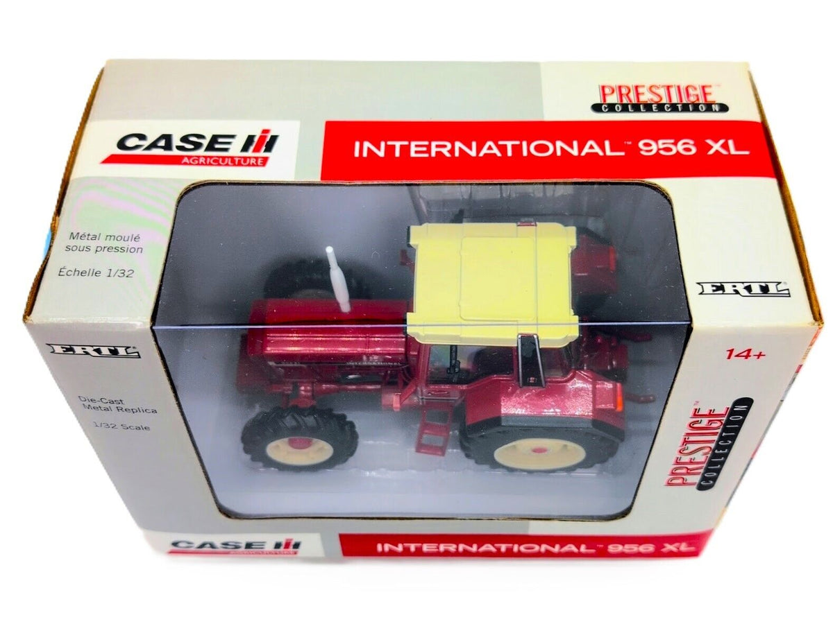 1/32 International Harvester 956XL FWA Tractor Prestige Collection