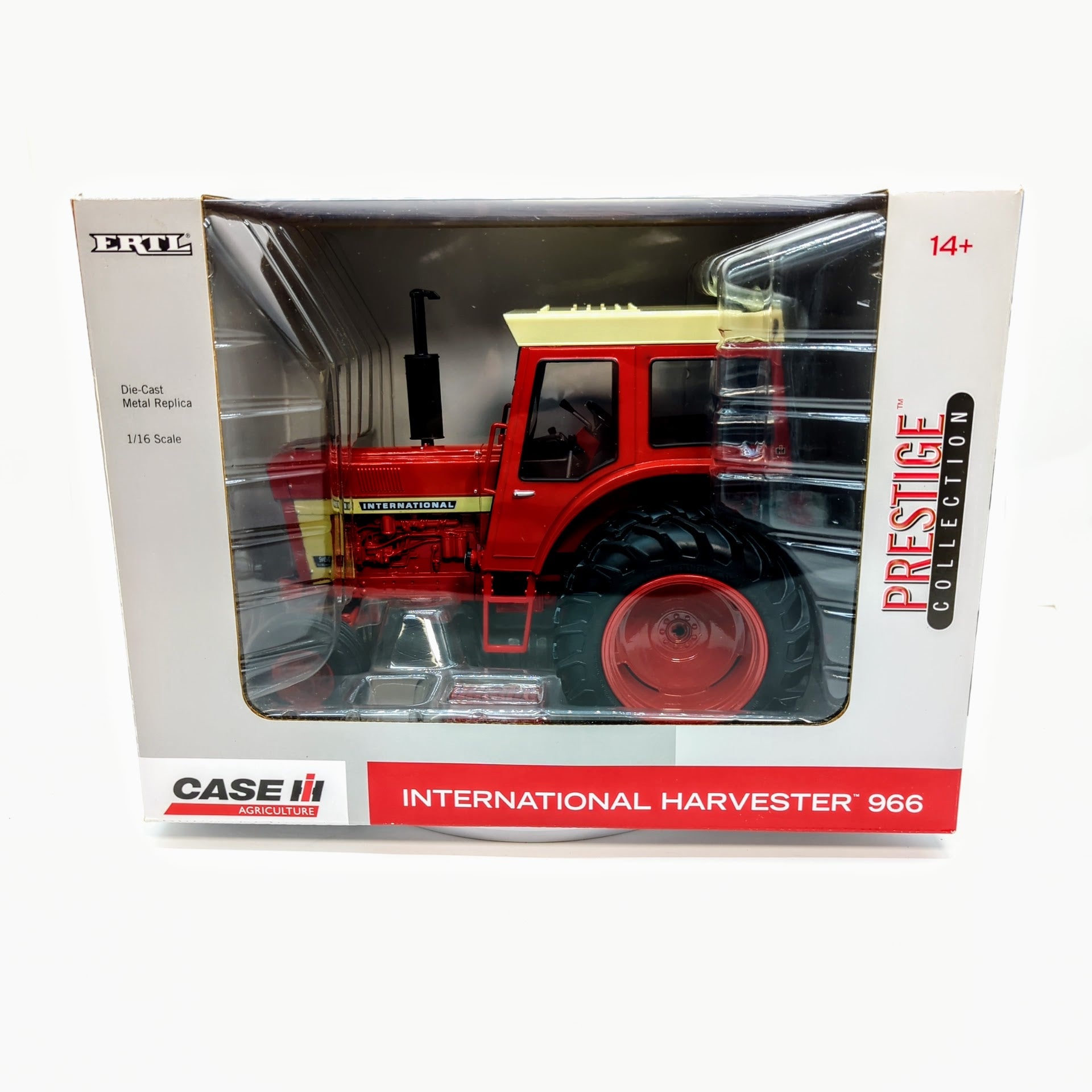 Outlet international model 966 farmall toy tractor