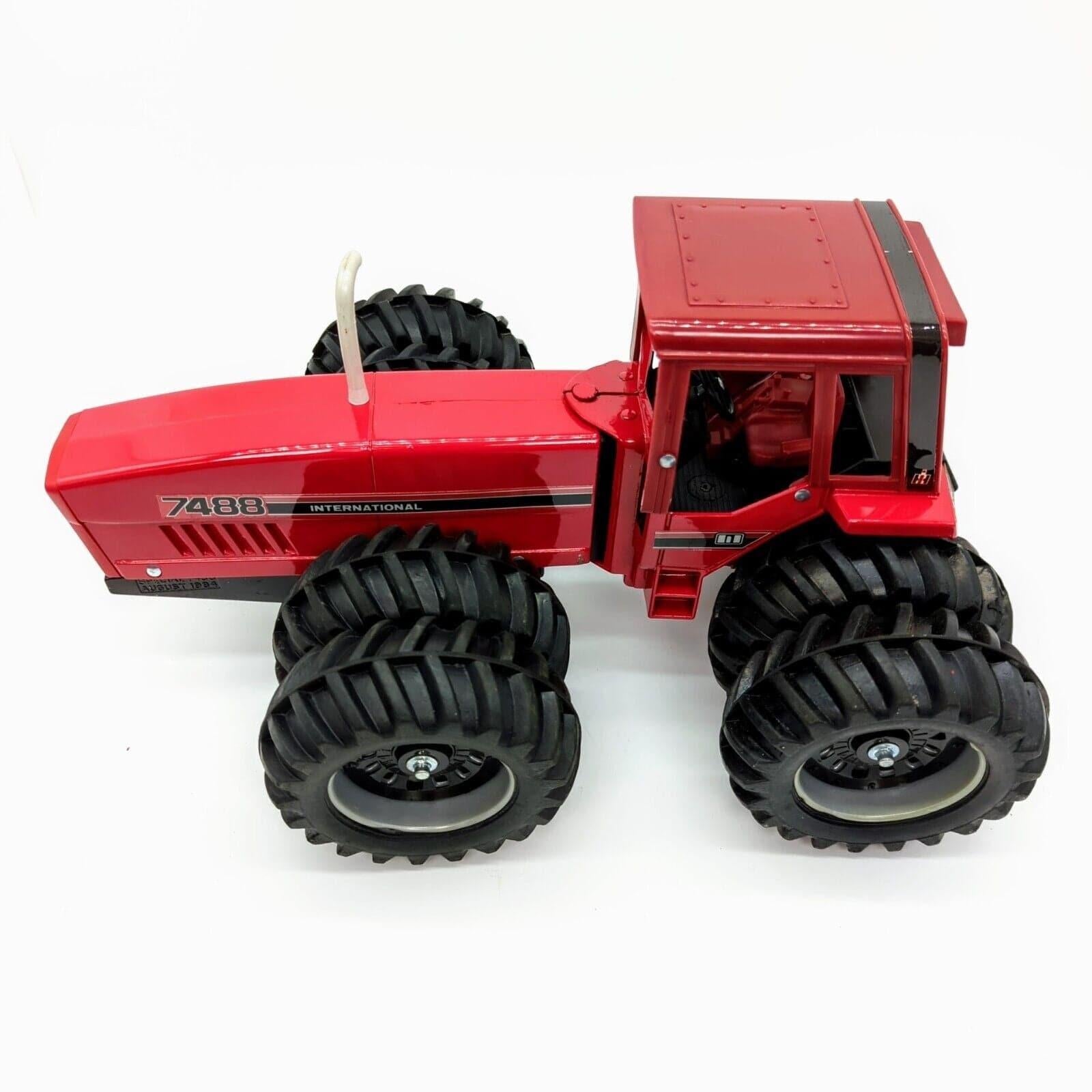 1/16 International Harvester 7488 2+2 Tractor With Duals, Special