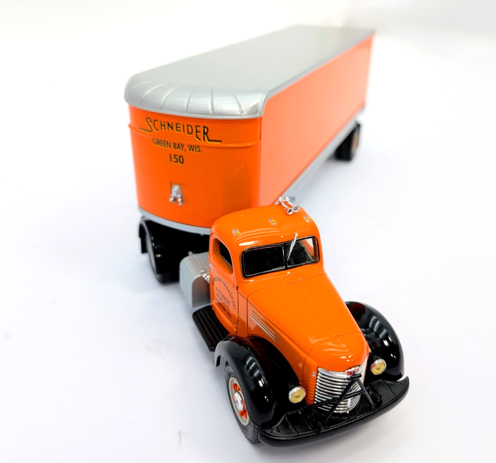 1/34 KB-10 International Schneider Green Wisconsin Bay Tractor Trailer.
