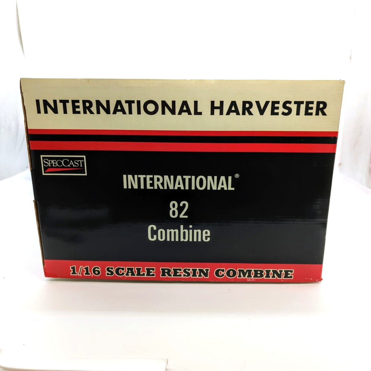 "International #82 Pull-type Combine For TRACTOR 1/16 Resin IH Harvester ALT Tag: Farm Toy"