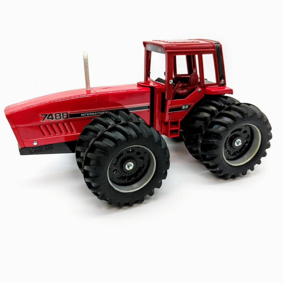 1/16 International Harvester 7488 2+2 Tractor With Duals, Special Edition