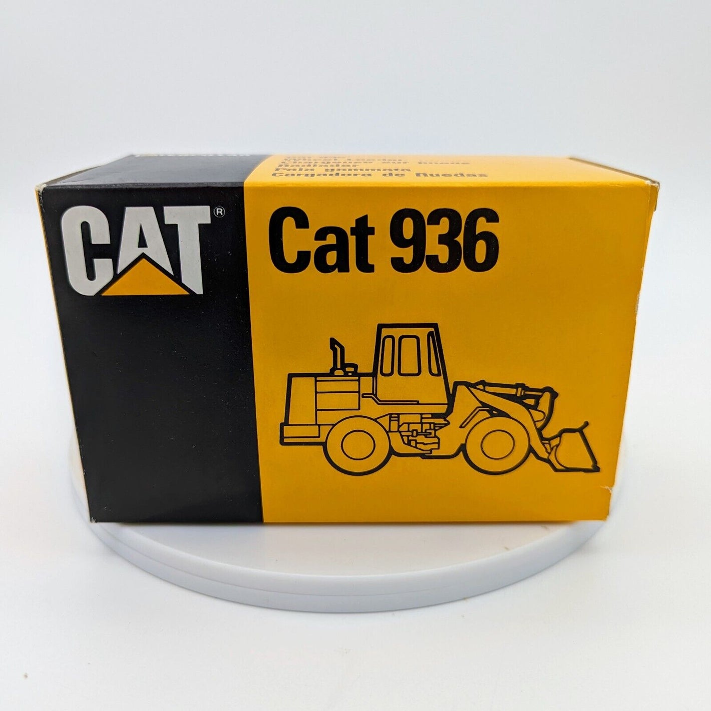 1/50 Conrad Diecast Cat 936 Loader 