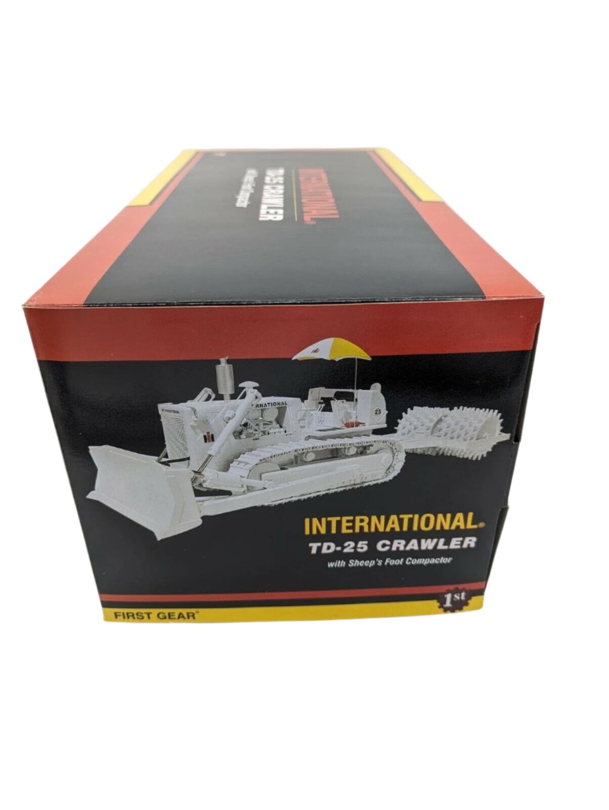 FIRST GEAR WHITE OR INTERNATIONAL TD-25 CRAWLER W/SHEEP FOOT COMPACTOR 1/25.