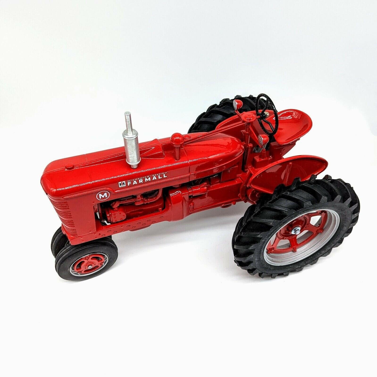 Scale Models Farmall M 1/8 Scale Die-Cast Metal Tractor with Box.