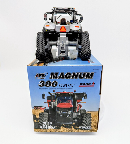 1/32 Case IH 380 Magnum Row Trac Tractor, 2019 Farm Show, Silver Chaser.