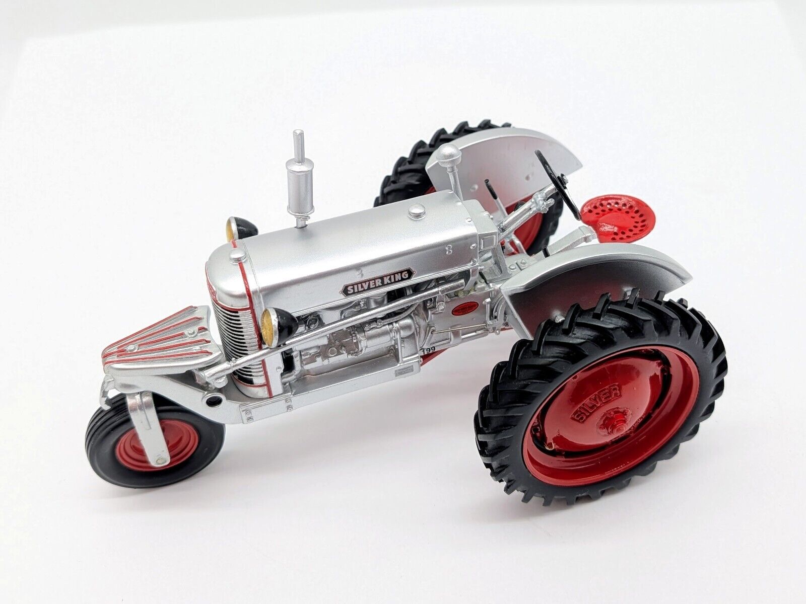 1/16 Silver King Model 41 3-Wheel Tractor With Continental Engine 