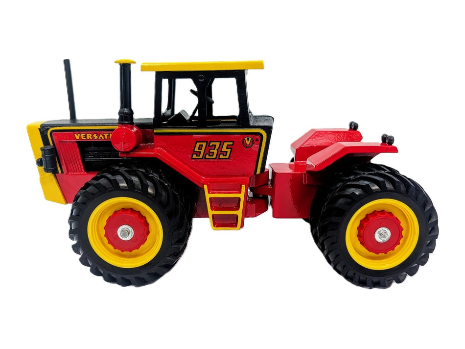 1/16 Versatile 935 4WD Tractor With Duals, 1990 Dealer Meeting.