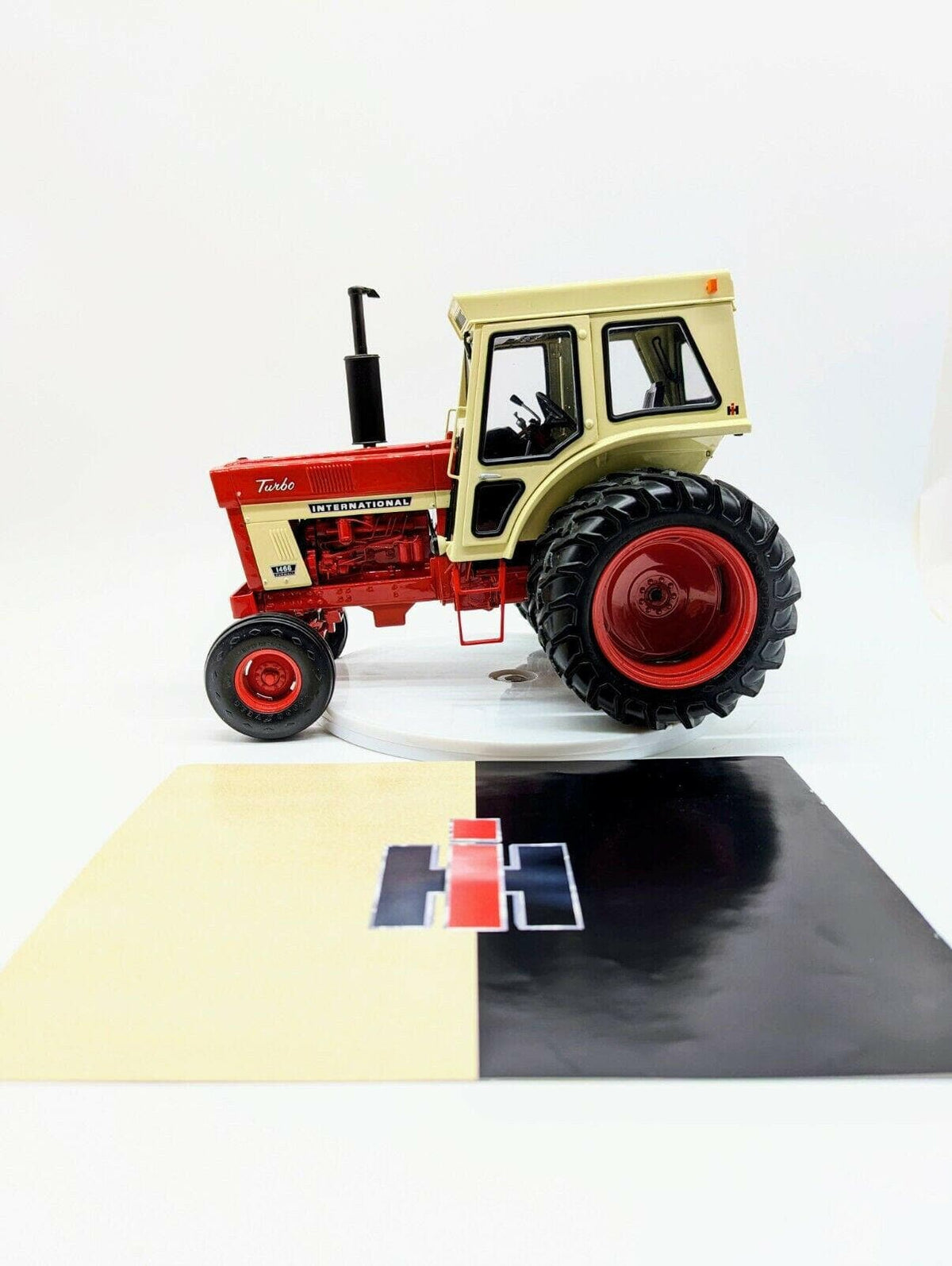 1/16 Ertl Farm Toy Precision #18 1466 International Harvester Tractor.