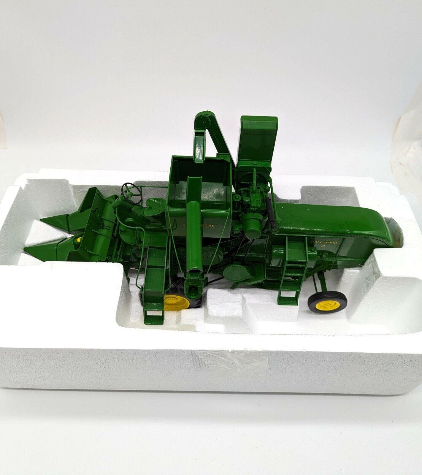 John Deere 45 Combine Prestige Collection By Ertl 1/16 Scale.