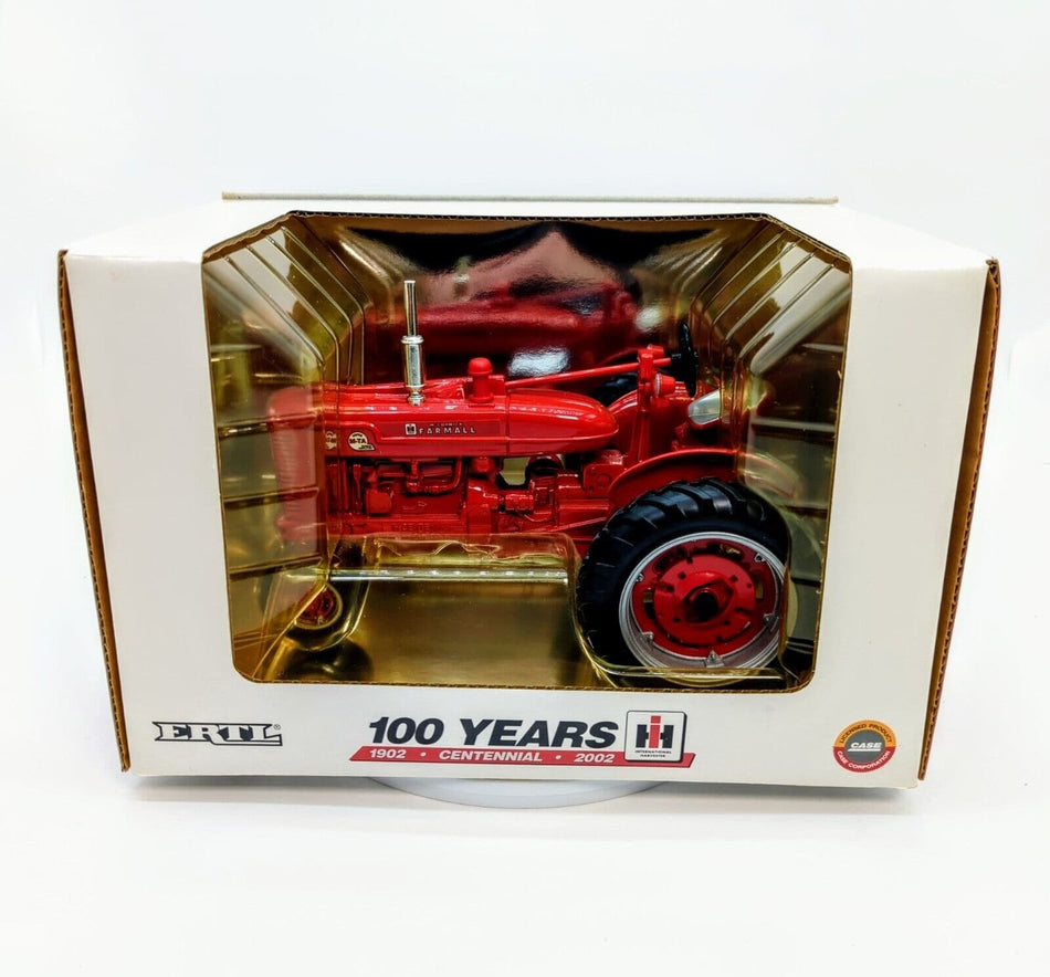 1/16 Scale Farmall Super M-TA Toy - Centenary Celebration of International Harvester