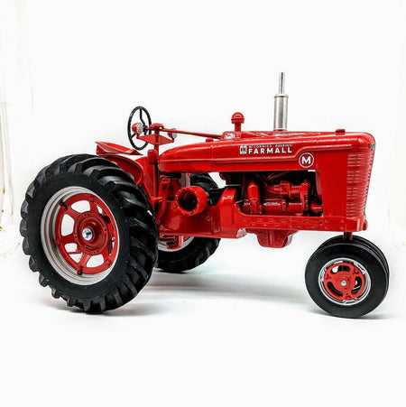 Scale Models Farmall M 1/8 Scale Die-Cast Metal Tractor with Box.