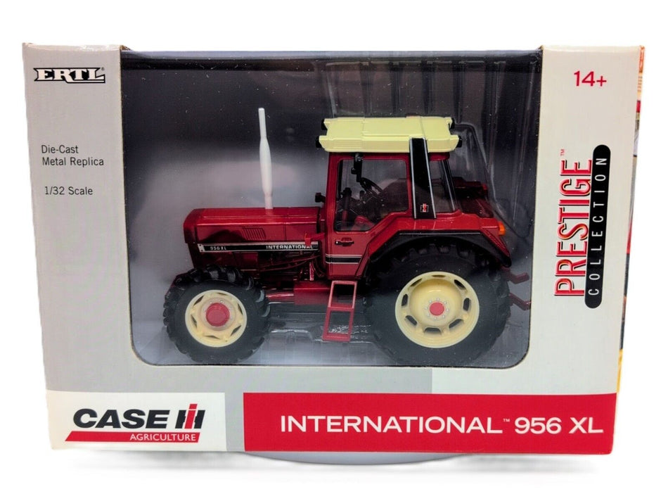 1/32 International Harvester 956XL FWA Tractor Prestige Collection