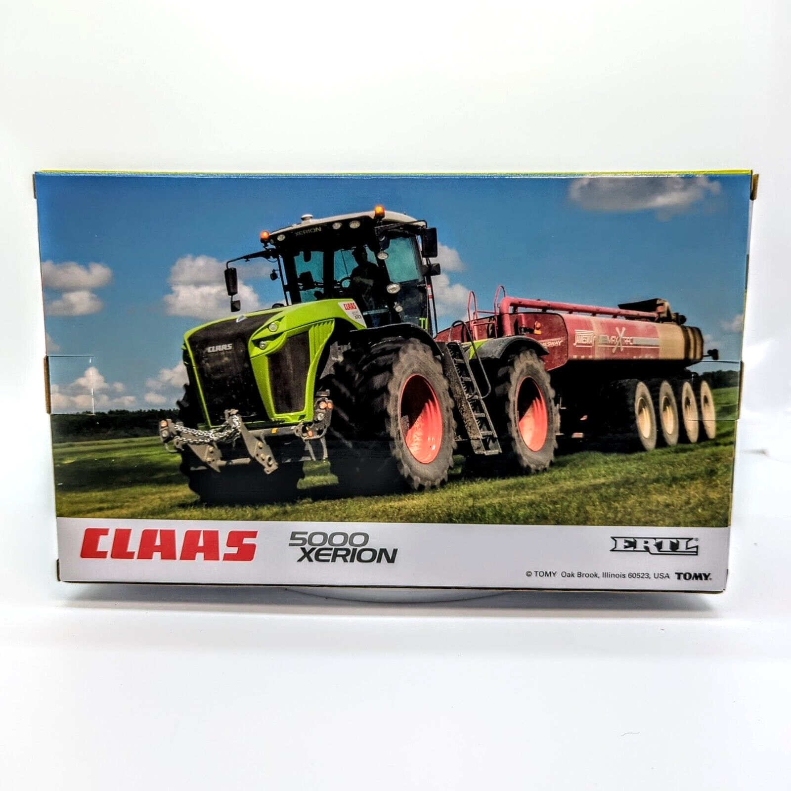 "1/32 scale Claas Xerion 5000 tractor toy for collectors and enthusiasts"