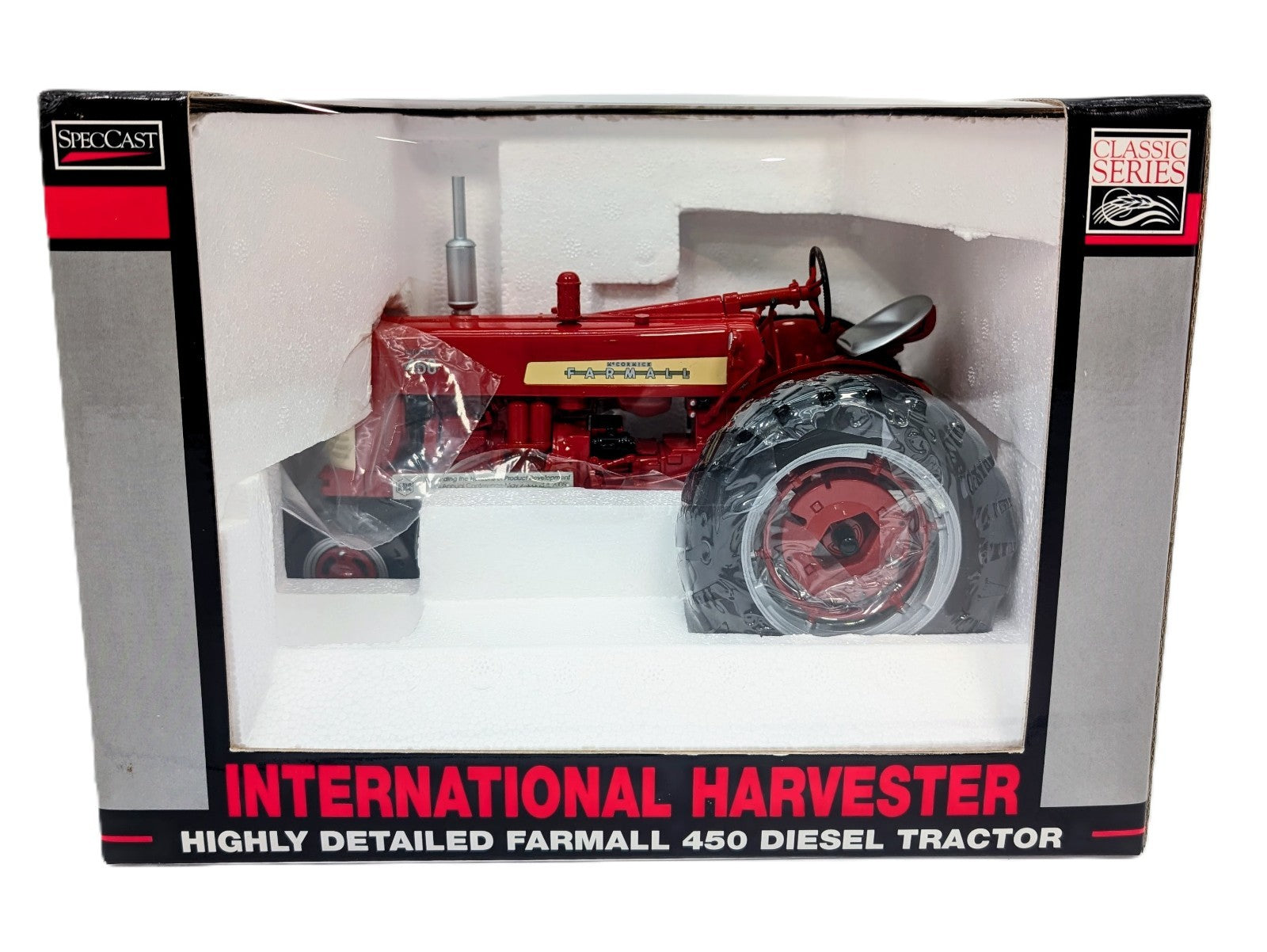 1/16 International Harvester Farmall 450 Diesel Tractor Narrow Front AMC 2005.