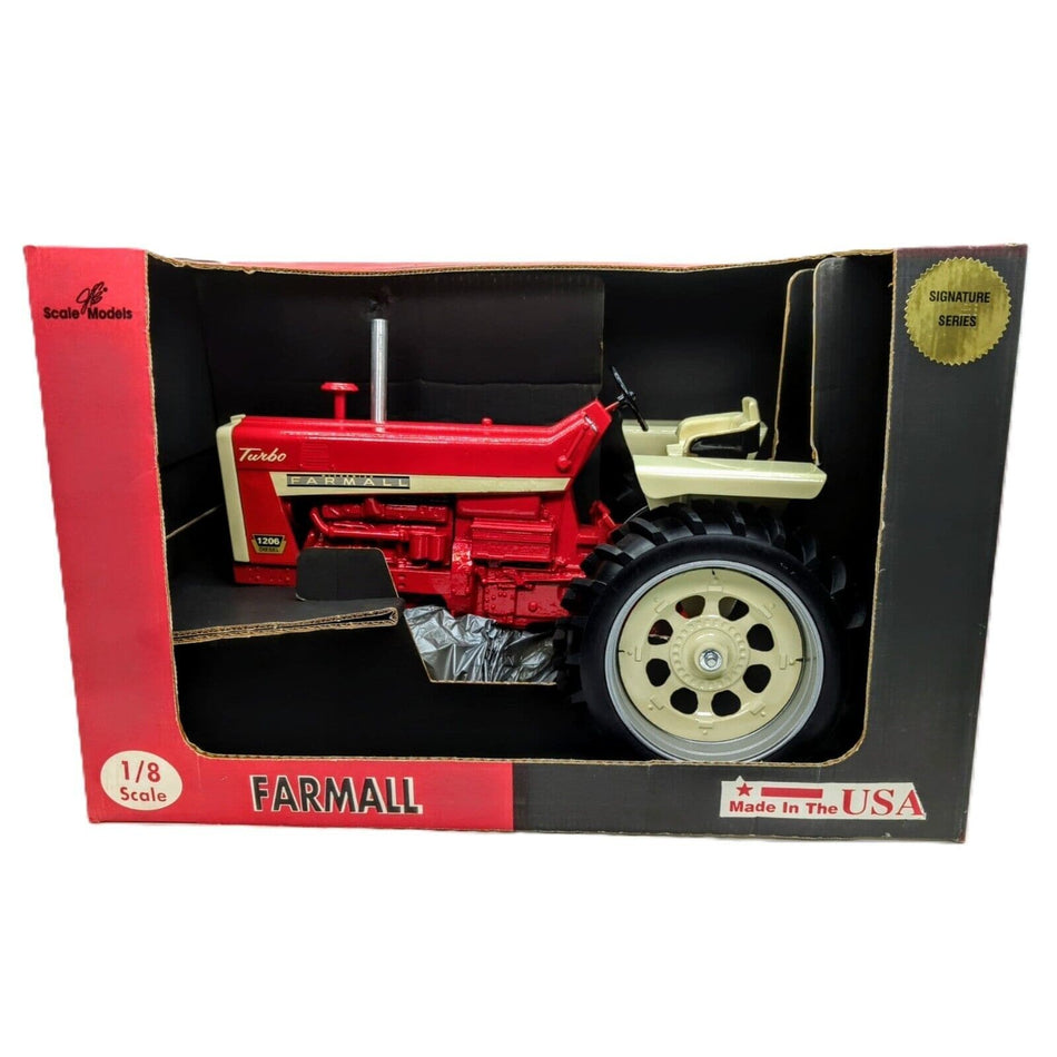 1/8 International Harvester Farmall 1206 Tractor Wide Front, Signature Series