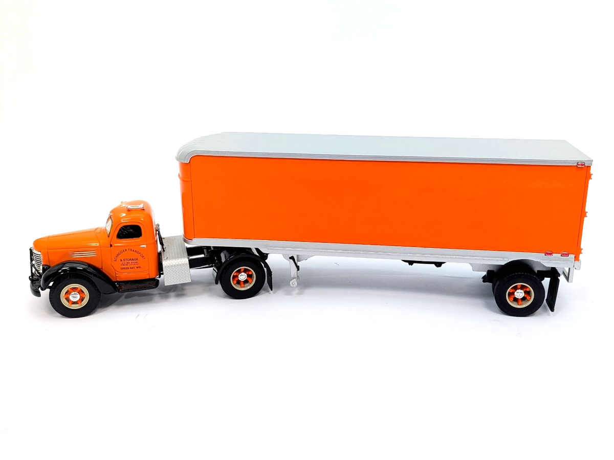 1/34 KB-10 International Schneider Green Wisconsin Bay Tractor Trailer.