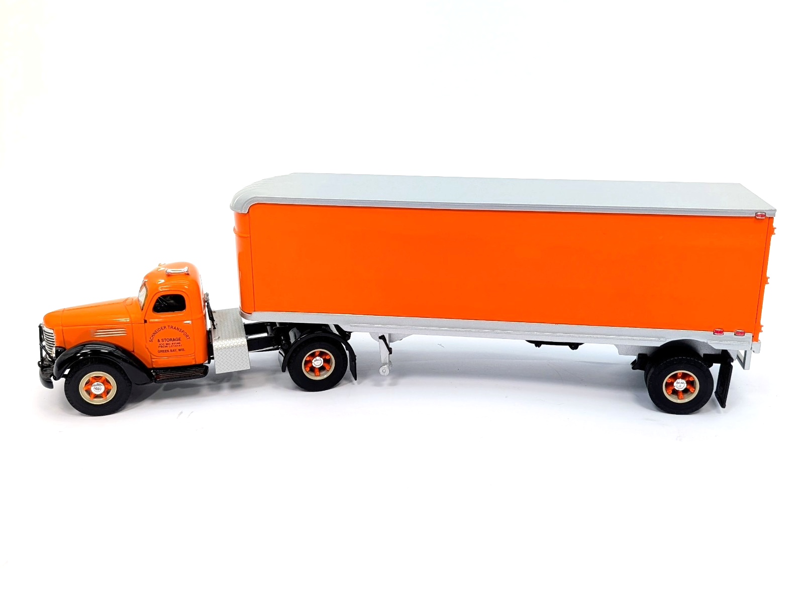 1/34 KB-10 International Schneider Green Wisconsin Bay Tractor Trailer.