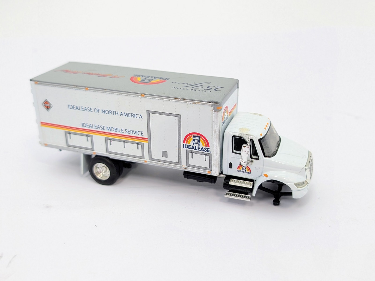1/64 Idealease Intenational Straight Truck DCP.