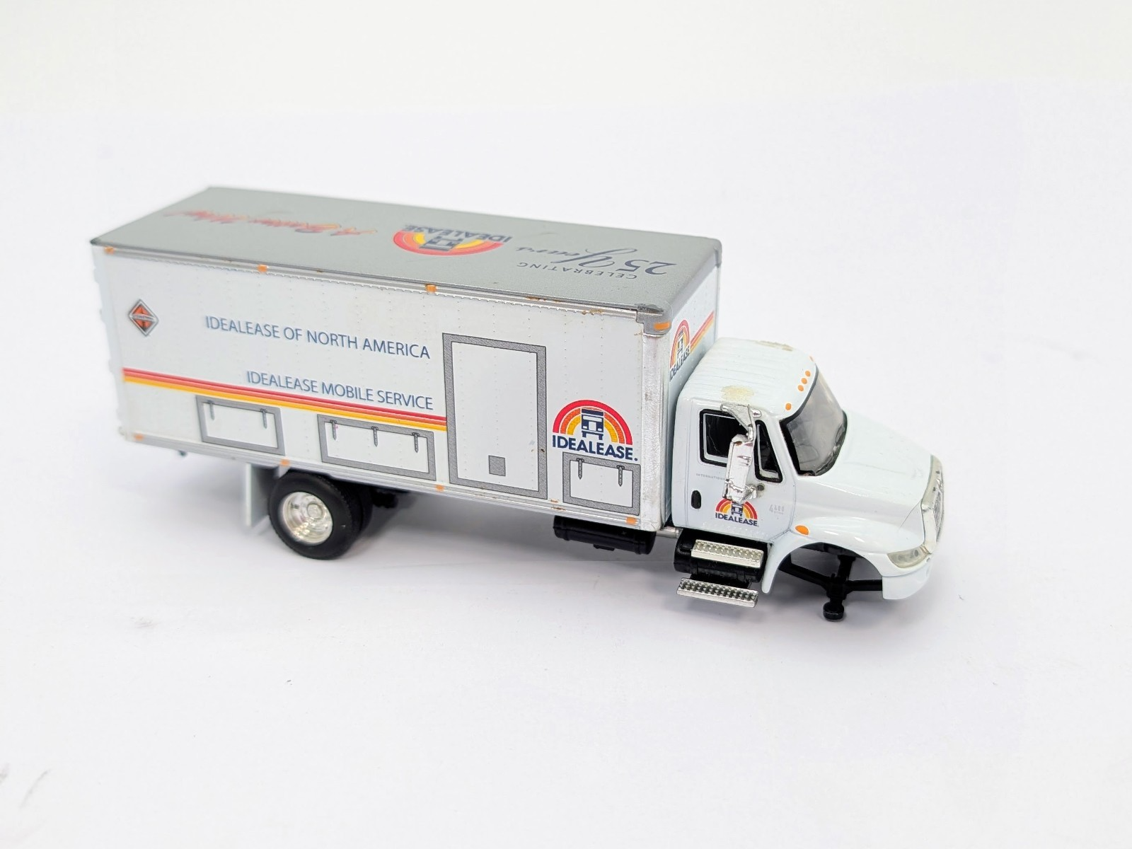 1/64 Idealease Intenational Straight Truck DCP.