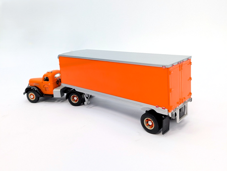 1/34 KB-10 International Schneider Green Wisconsin Bay Tractor Trailer.
