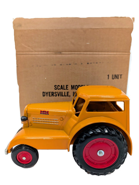 1/16 Minneapolis Moline UDLX Comfort Tractor With Cab.