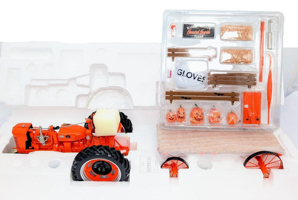 1/12 Farmall H Halloween Tractor Harvest/Hay Ride Set Franklin Mint