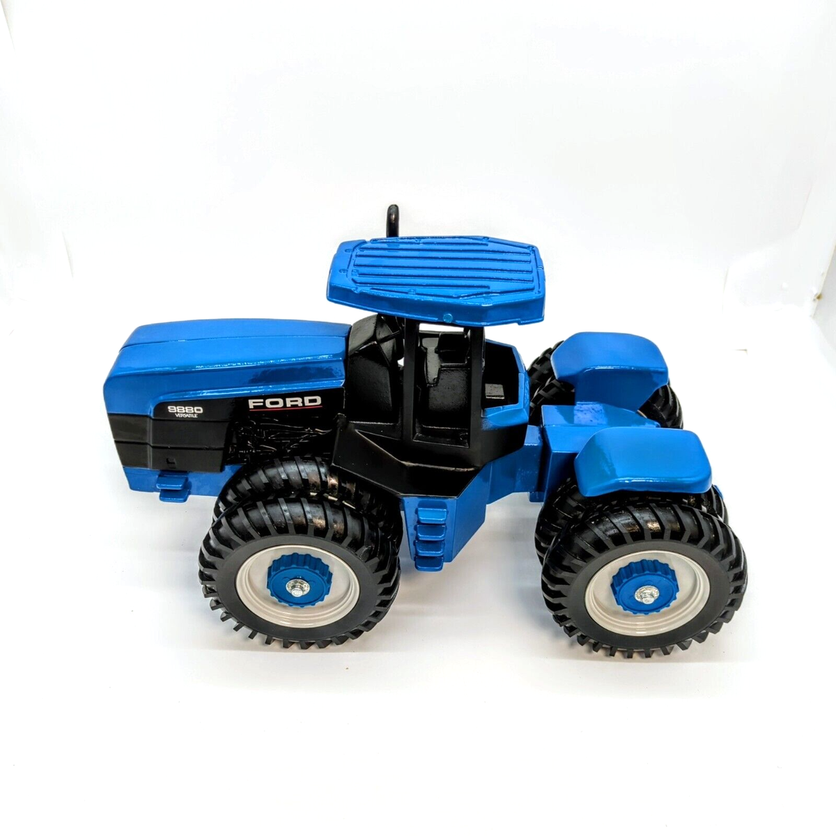 1/16 Ford 9880 4wd Tractor, Parts Expo.