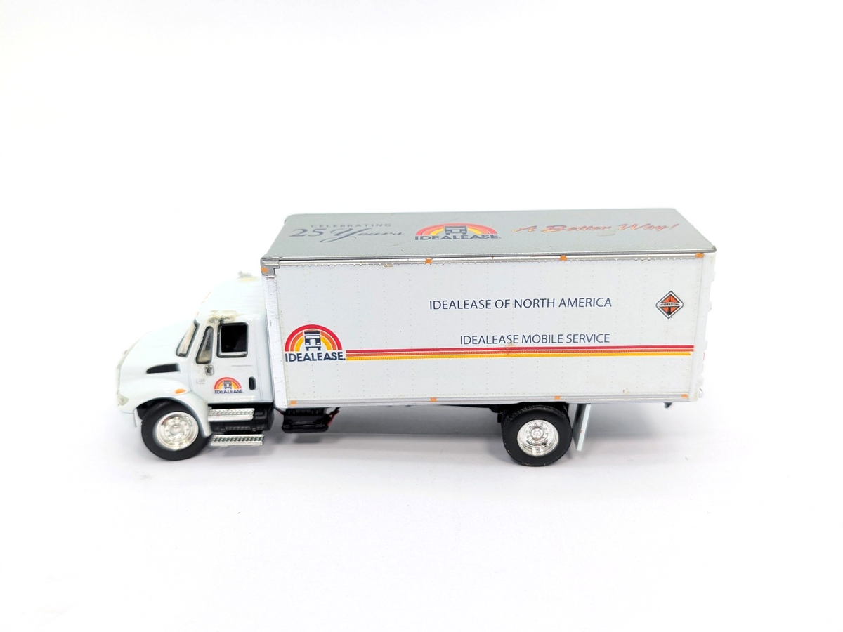 1/64 Idealease Intenational Straight Truck DCP.