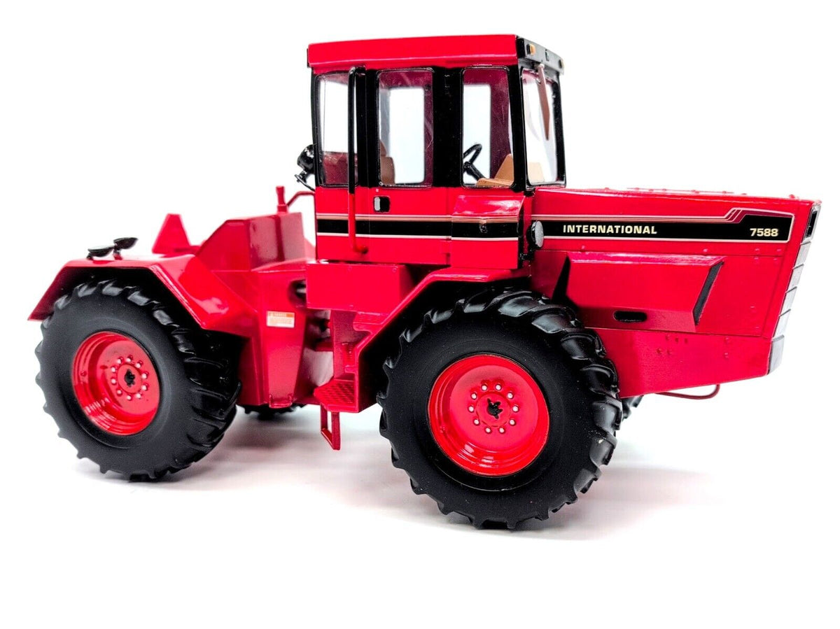 1/16 International Harvester 7588 4WD Tractor, 2016 Pennsylvania Farm Show - Farm Toy