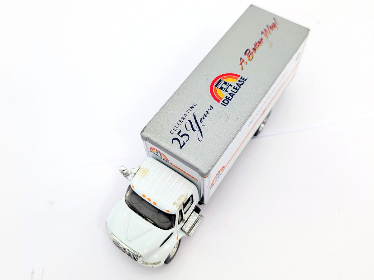 1/64 Idealease Intenational Straight Truck DCP.