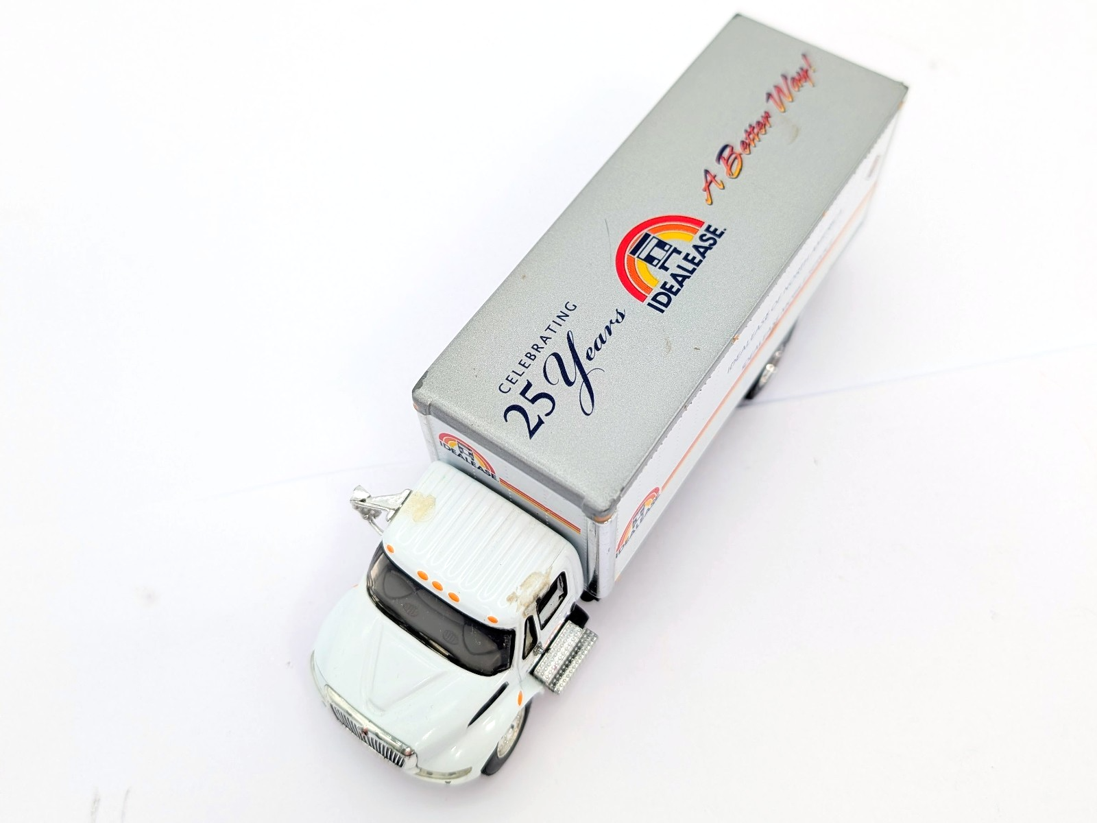 1/64 Idealease Intenational Straight Truck DCP.