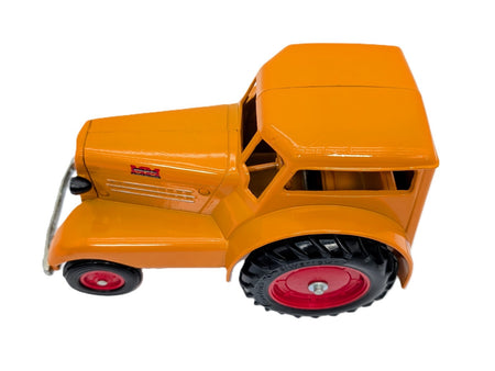 1/16 Minneapolis Moline UDLX Comfort Tractor With Cab.