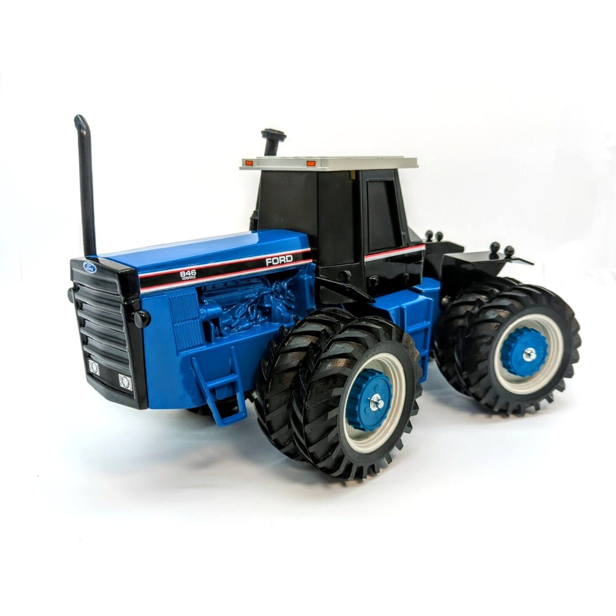 1/16 Ford Versatile 846 4WD Tractor With Duals, 1991 Parts Mart.