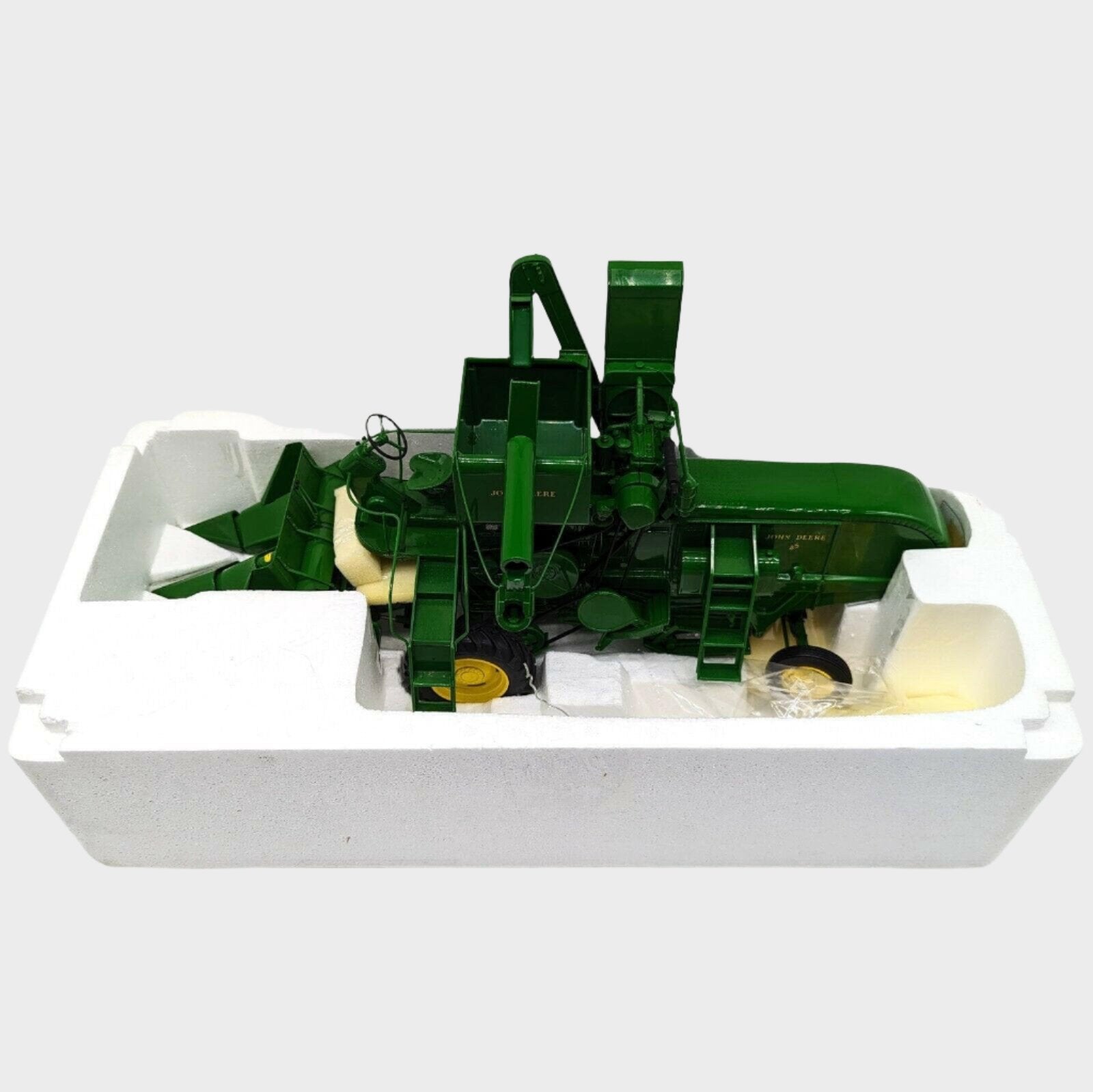 John Deere 45 Combine Prestige Collection By Ertl 1/16 Scale.