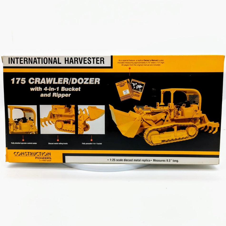 1/25 IH 175 Crawler w Loader & Demolition Bucket – First Gear (Wrong Box)