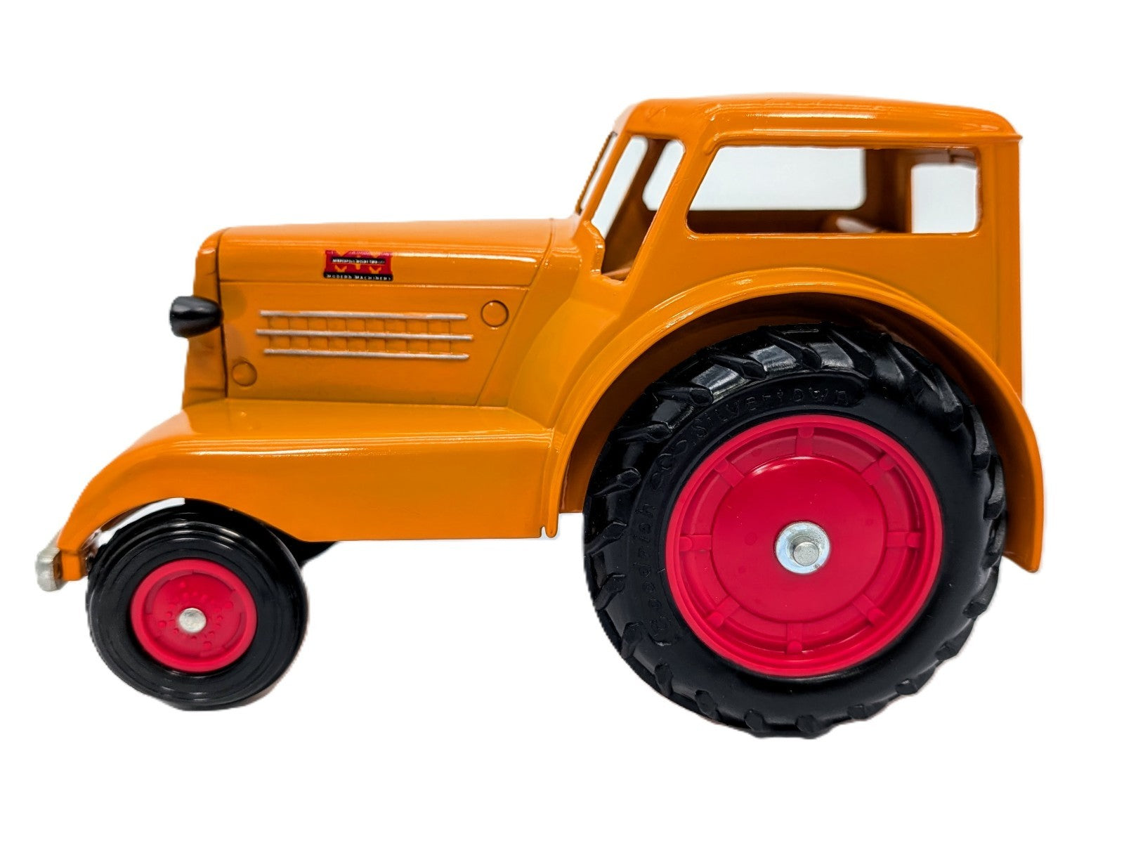 1/16 Minneapolis Moline UDLX Comfort Tractor With Cab.