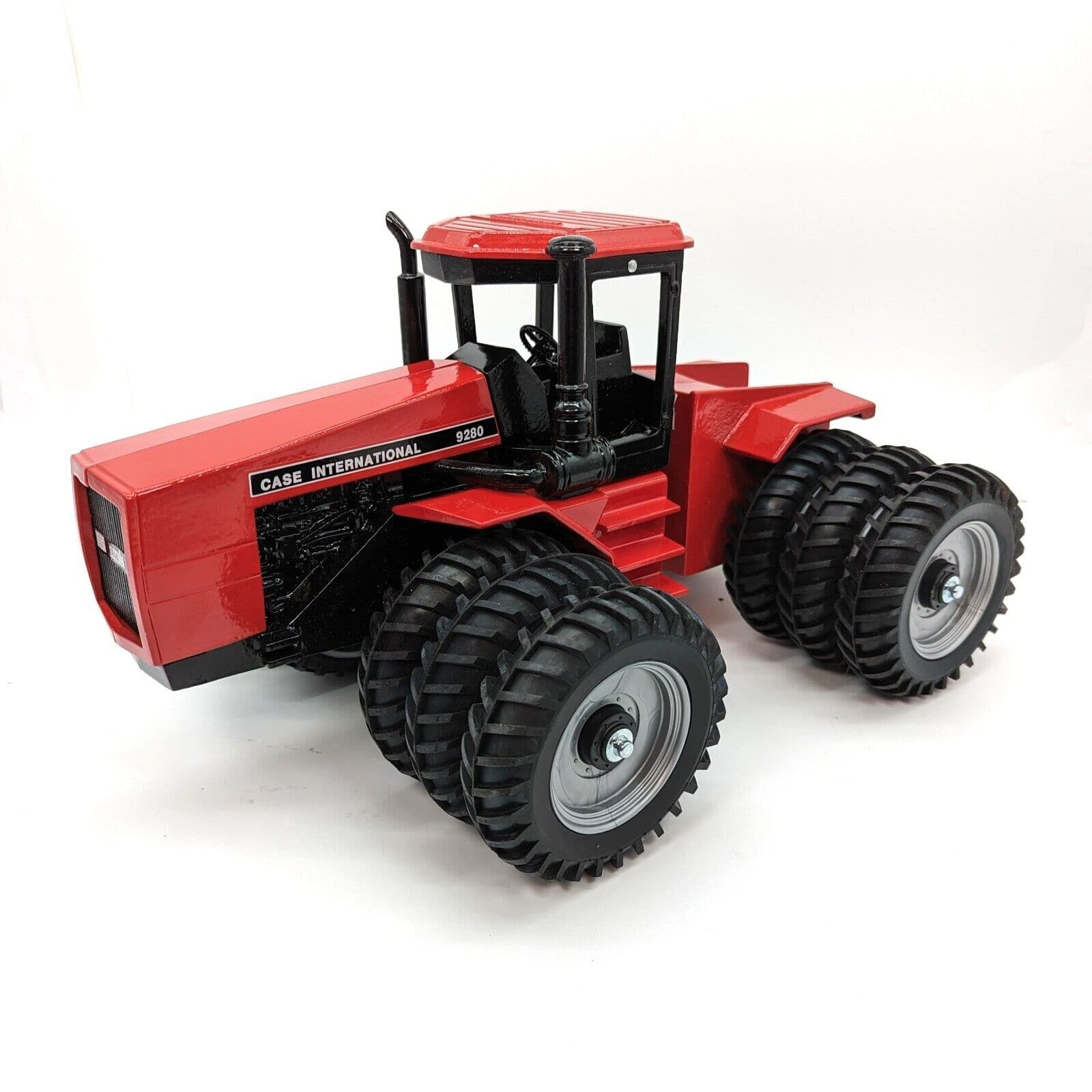 1/16 Case IH 9280 4wd Tractor With Triples, Box Included.