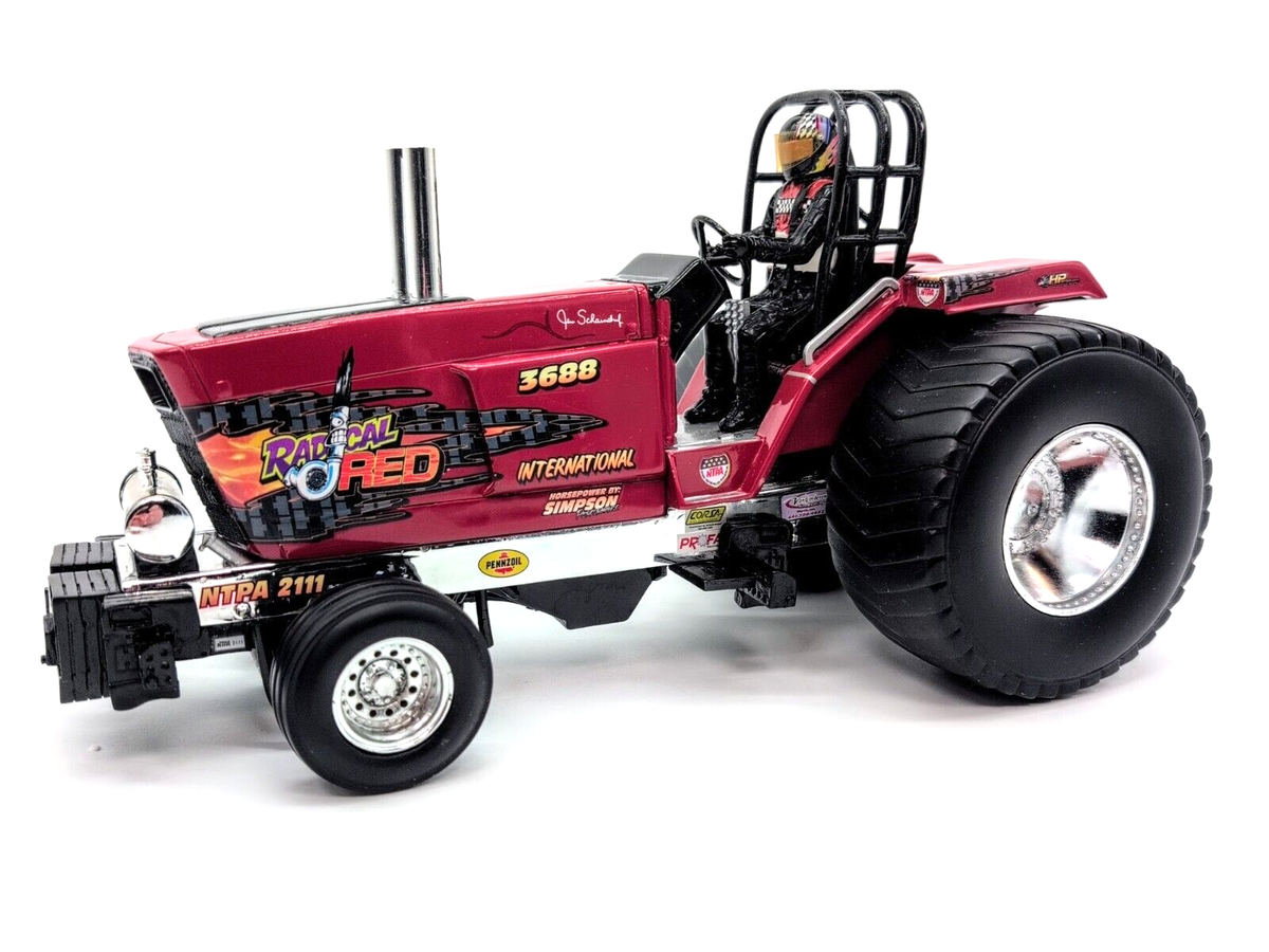 1/16 Radical Red International 3688 Pulling Tractor - Farm Toy