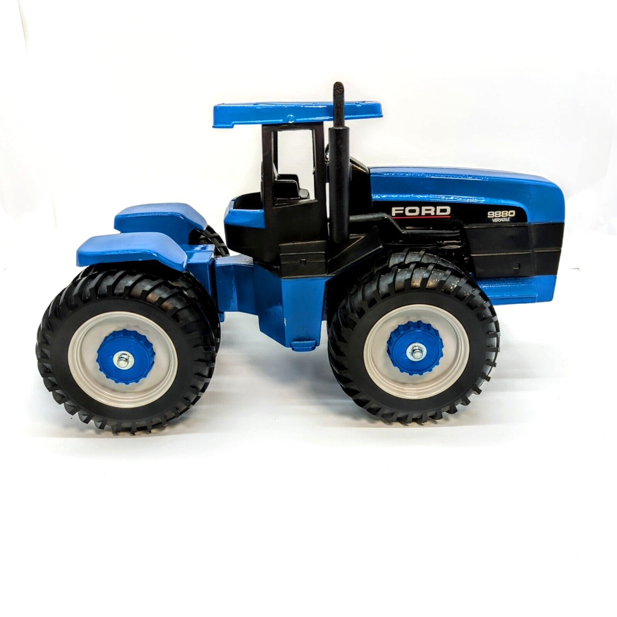 1/16 Ford 9880 4wd Tractor, Parts Expo.