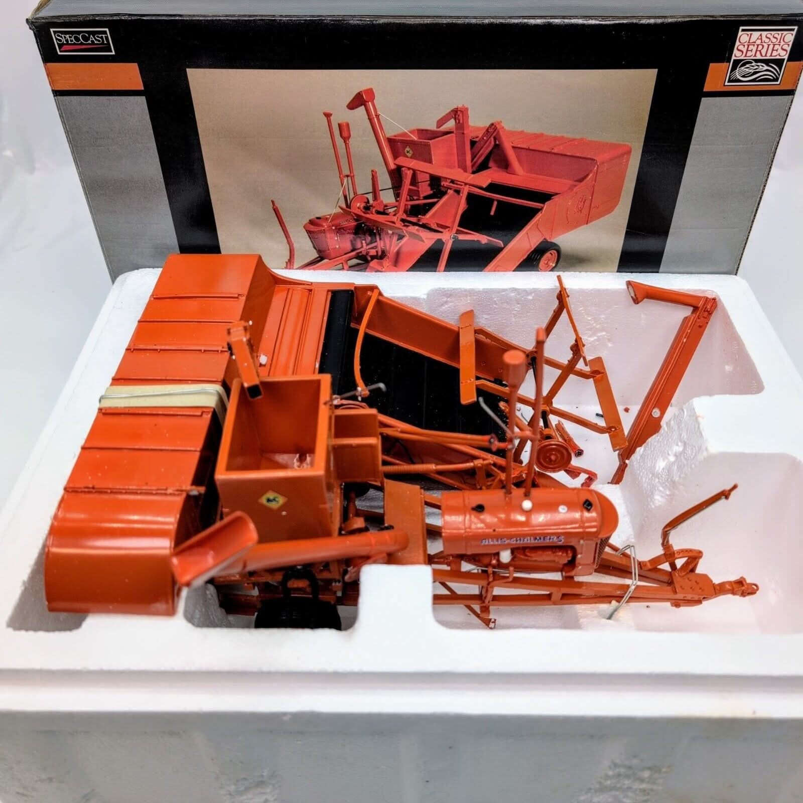 1/16 Allis Chalmers Model 60 All Crop Pull Type Combine *READ* - Farm Toy