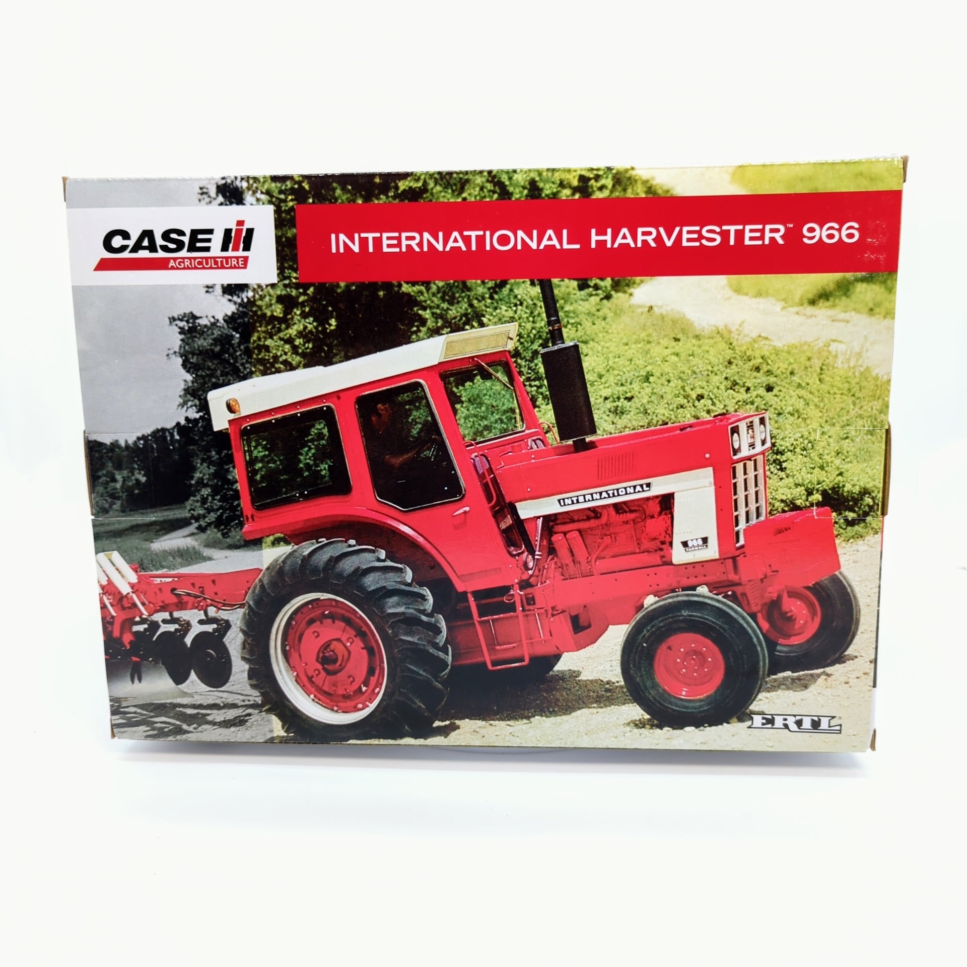 International Harvester IH 966 Tractor Ertl 1/16 Scale Model - Authentic replica for collectors and enthusiasts